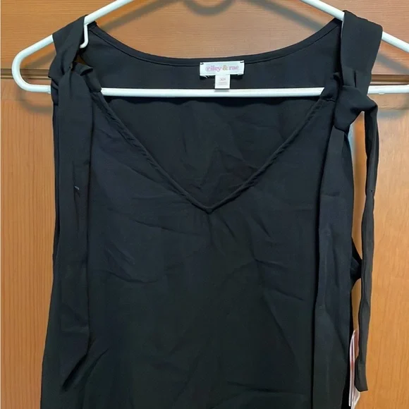 Riley & Rae XS Top - Picture 2 of 8